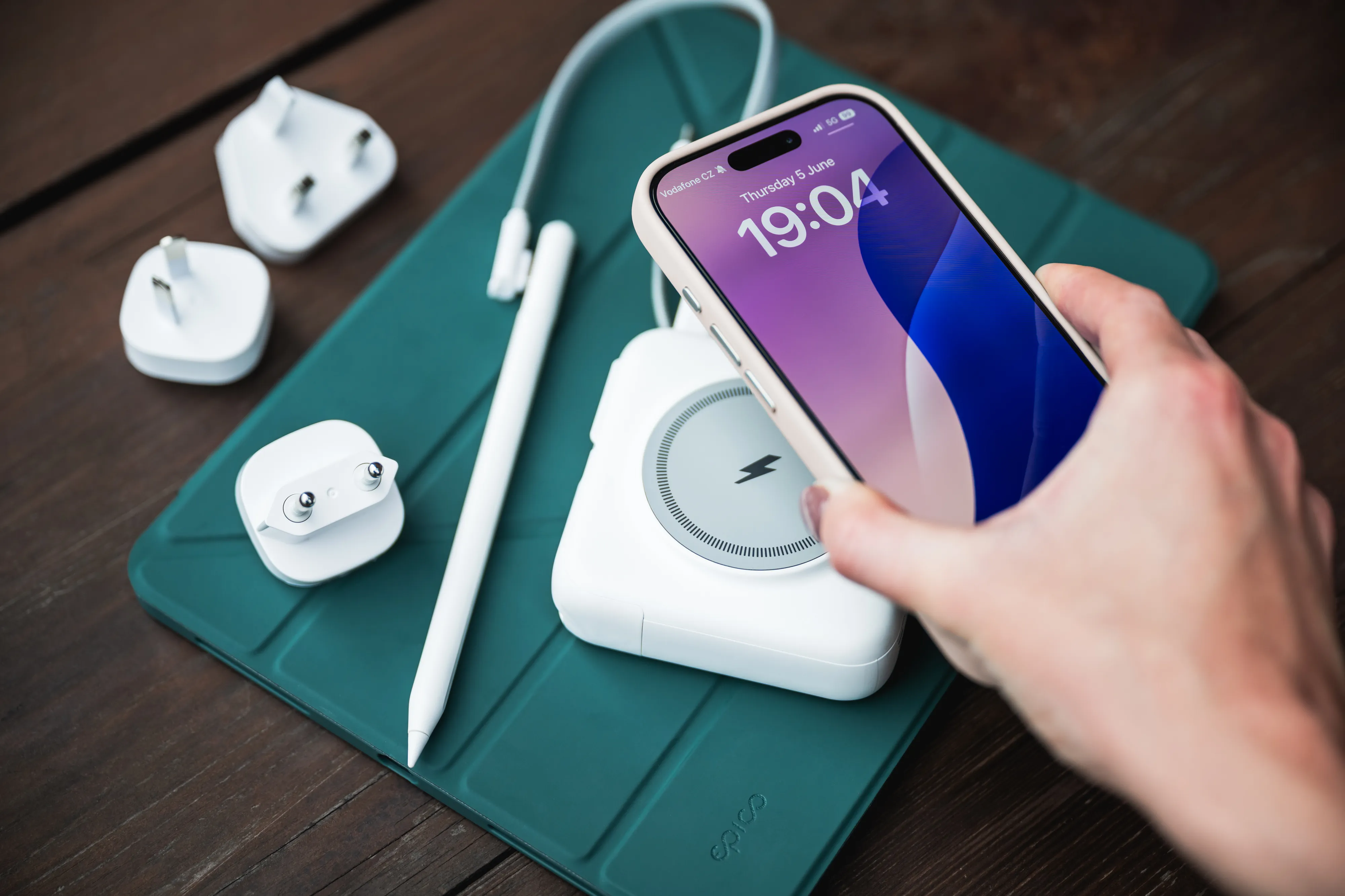 Epico Travel UltraPack 3in1 10 000mAh Power Bank and Wall Charger ET50 Plugs for EU, UK, AU  & &nbsp;US, White