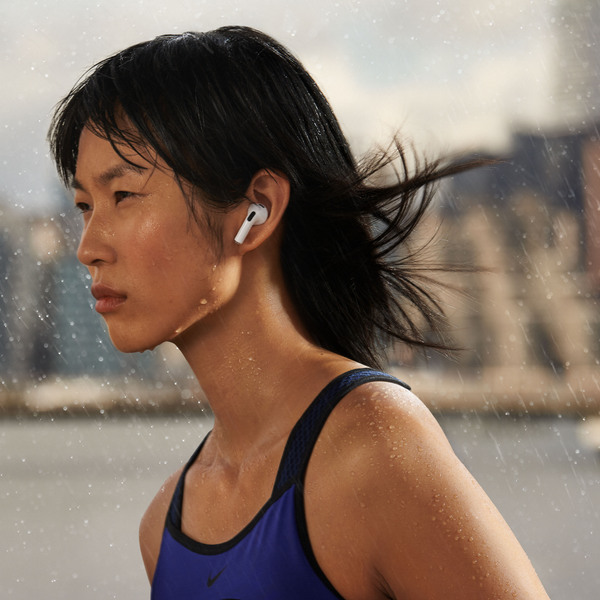 Apple AirPods (3. sukupolvi) -nappikuulokkeet (Lightning-latauskotelo)