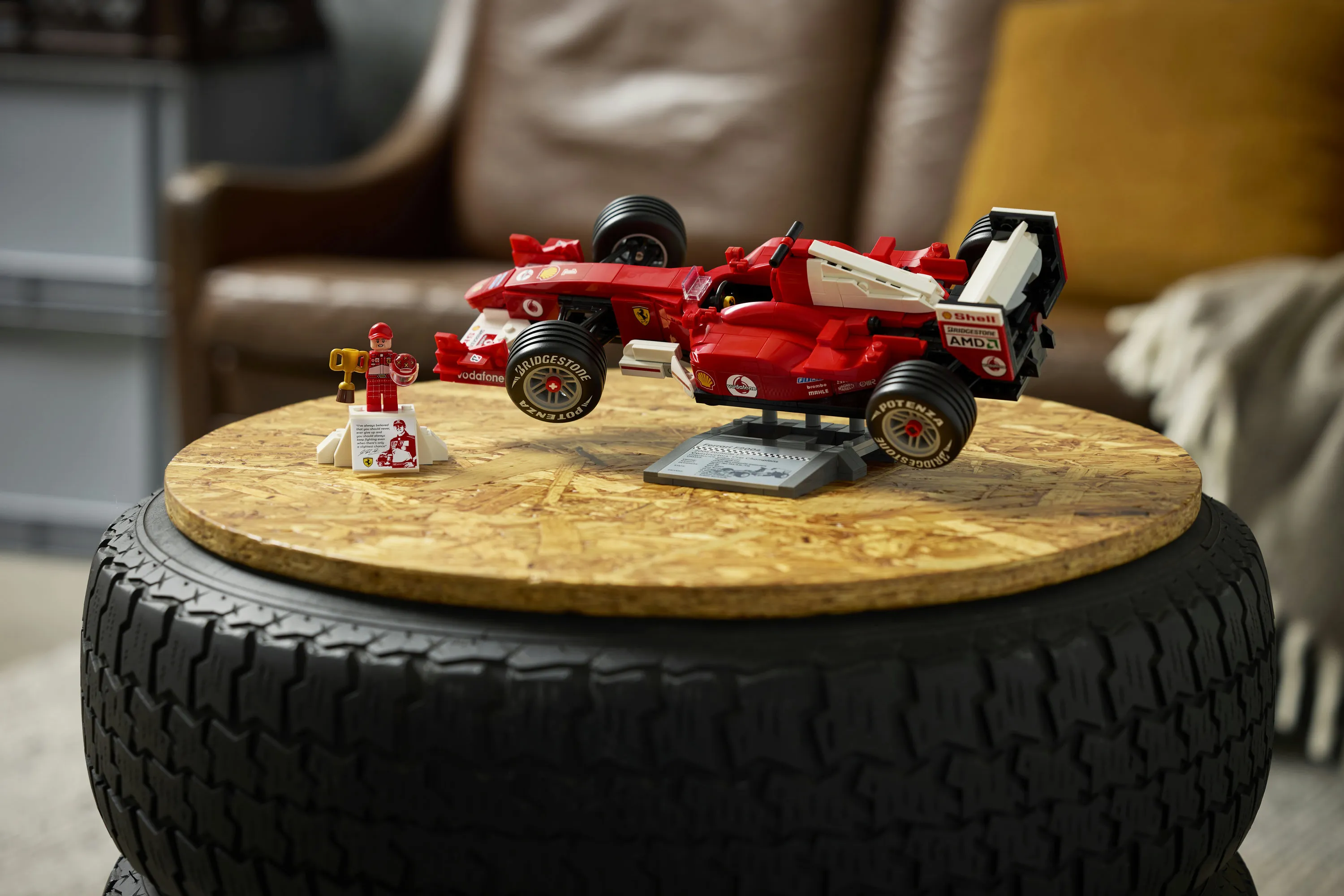LEGO Icons Ferrari F2004 ja Michael Schumacher 11375