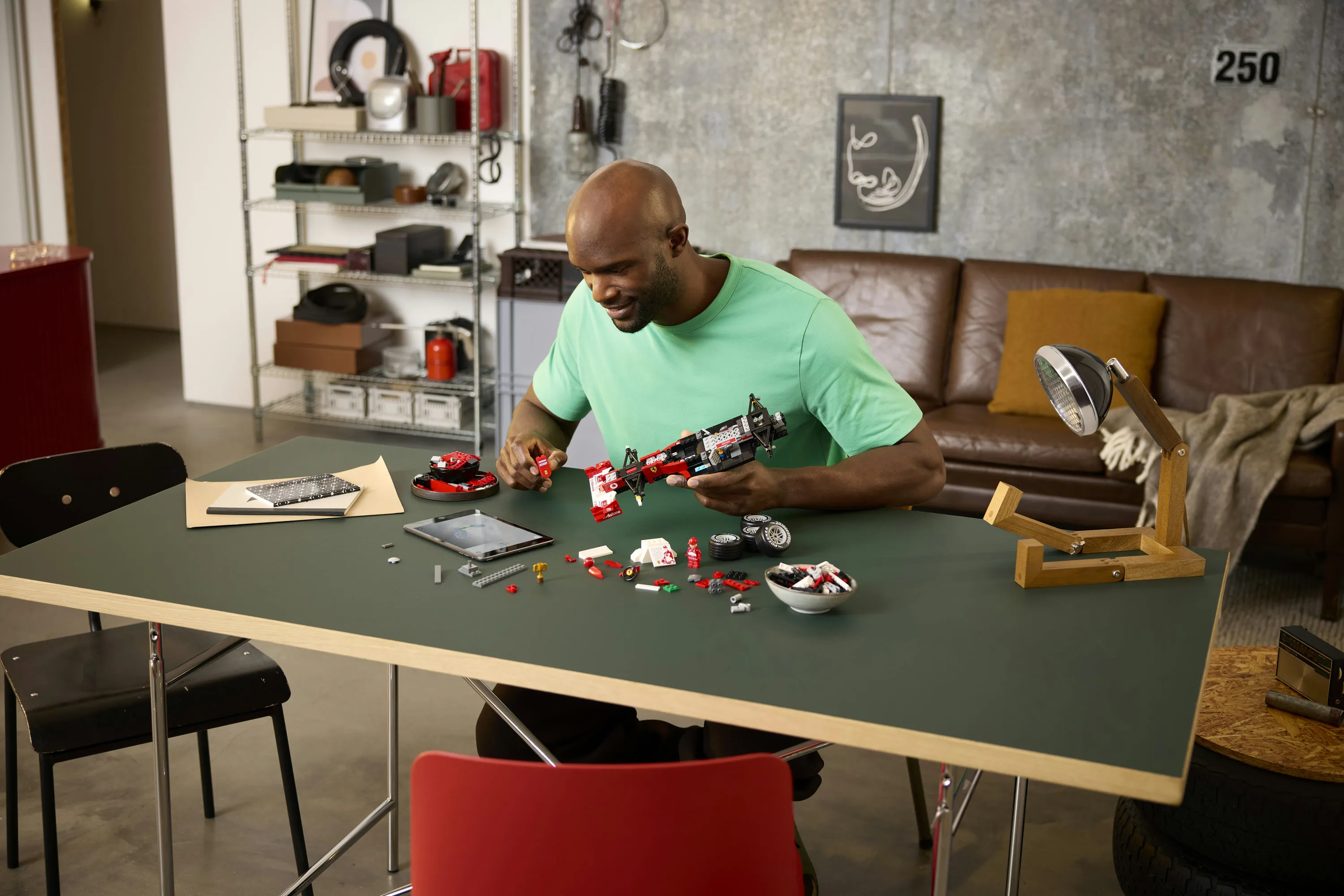 LEGO Icons Ferrari F2004 ja Michael Schumacher 11375