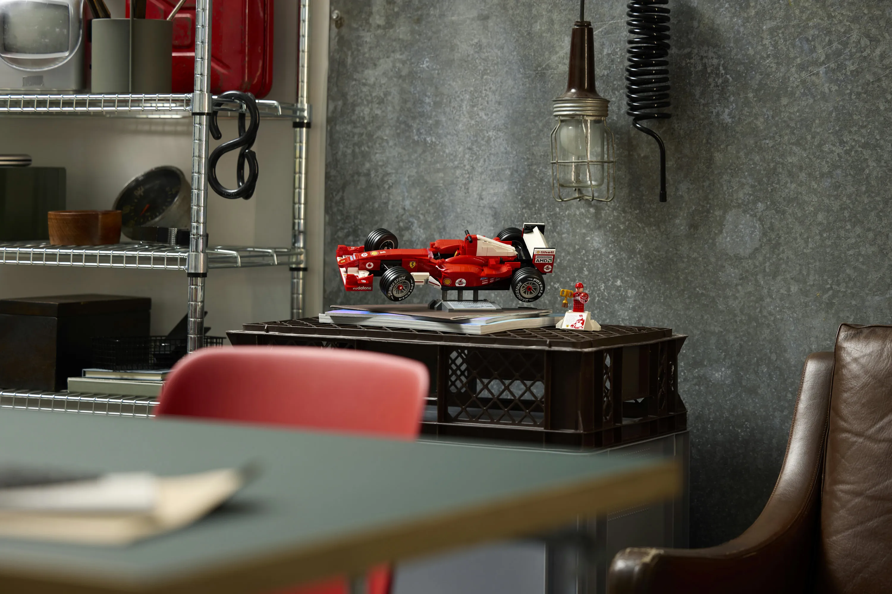 LEGO Icons Ferrari F2004 ja Michael Schumacher 11375