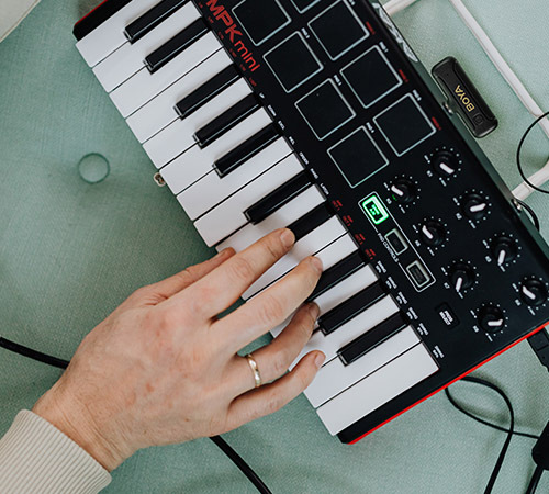 BOYA BY-WM3T2-M2, 3.5mm TRS tr&aring;dl&ouml;s lavaliermikrofon (inkl. 2 s&auml;ndare + 1 mottagare)