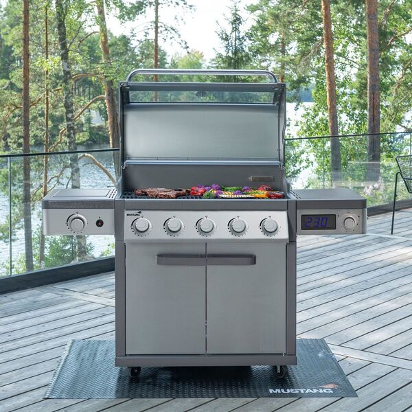 MUSTANG Charleston 5+1 Gas Grill, Grey, Black