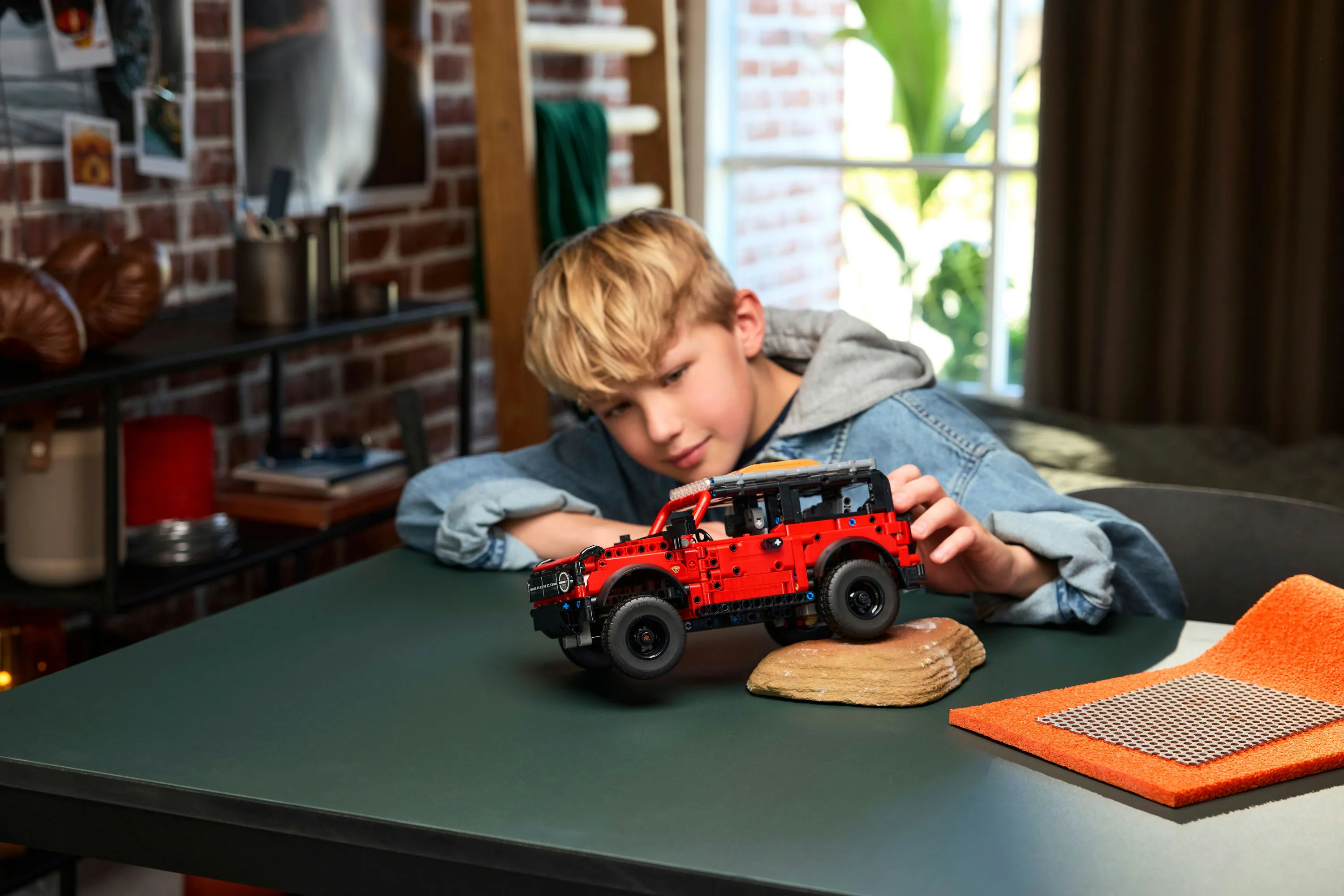 LEGO Technic Ford Bronco terr&auml;ngbil 42213