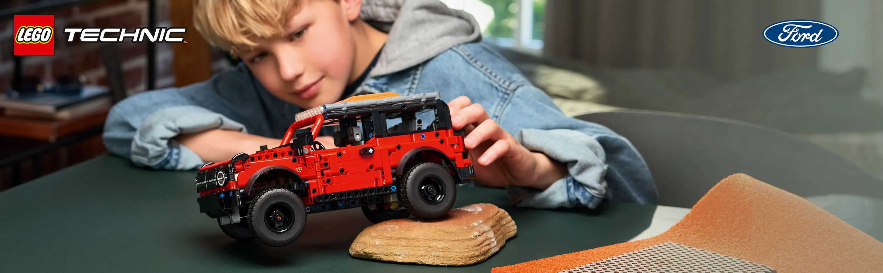 LEGO Technic Ford Bronco terr&auml;ngbil 42213
