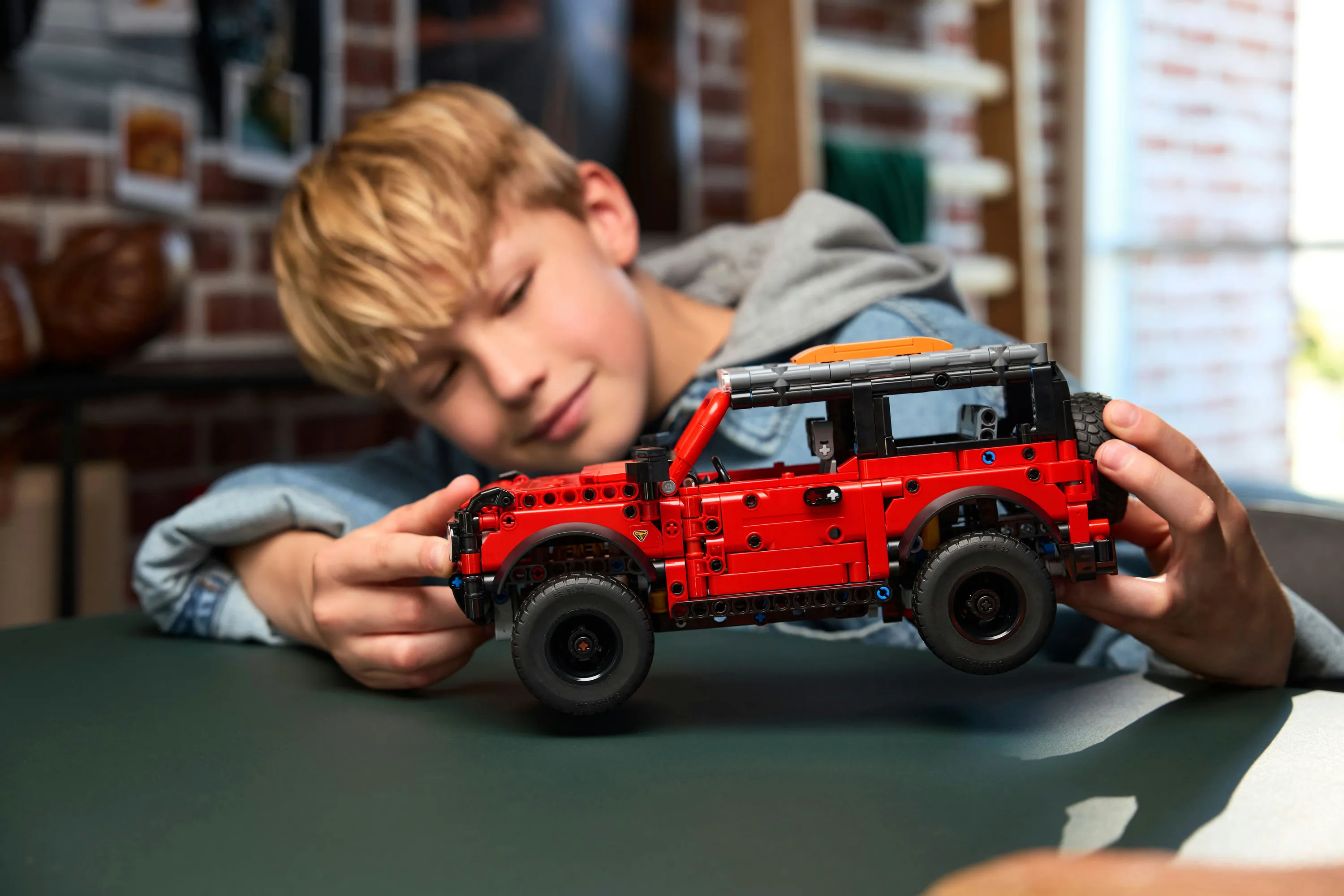LEGO Technic Ford Bronco terr&auml;ngbil 42213