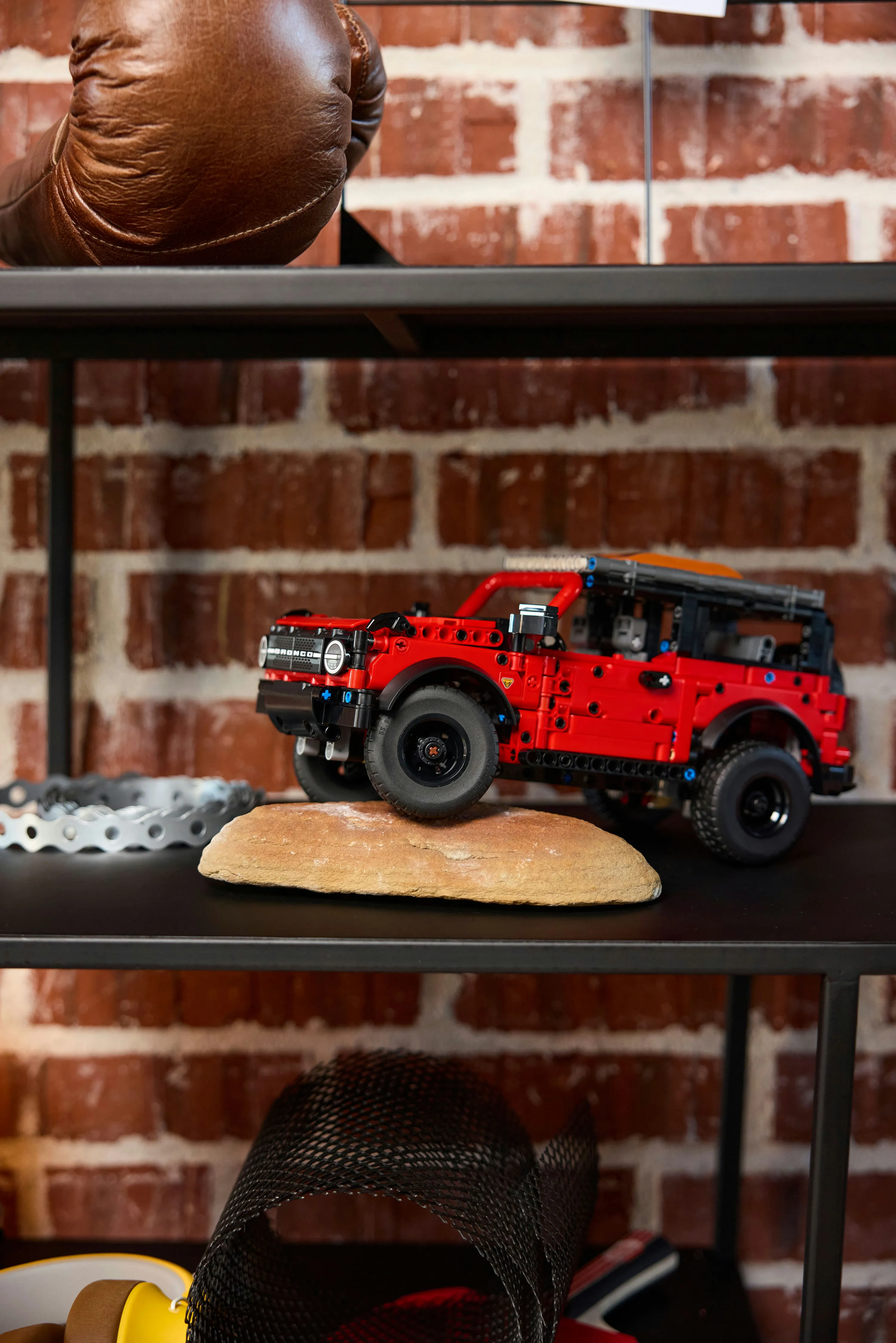 LEGO Technic Ford Bronco terr&auml;ngbil 42213