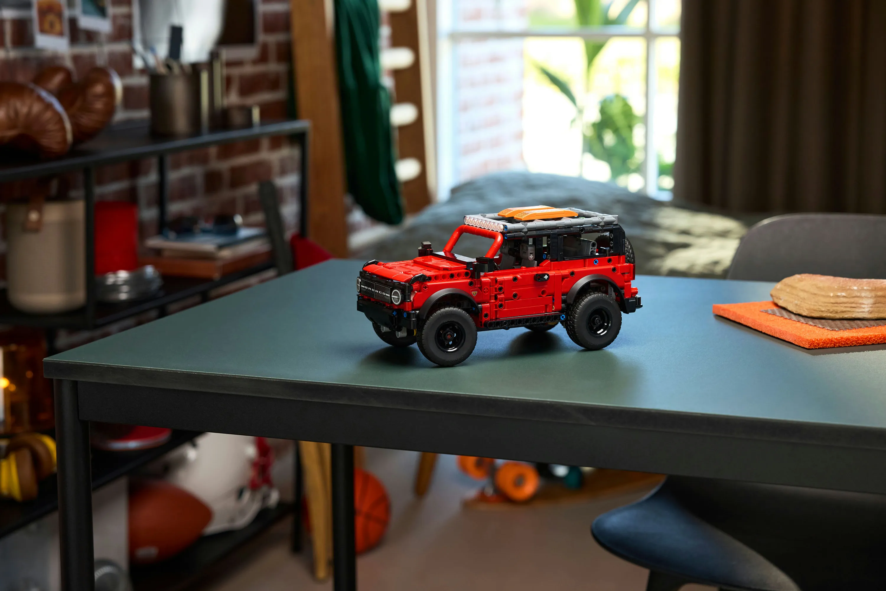 LEGO Technic Ford Bronco terr&auml;ngbil 42213