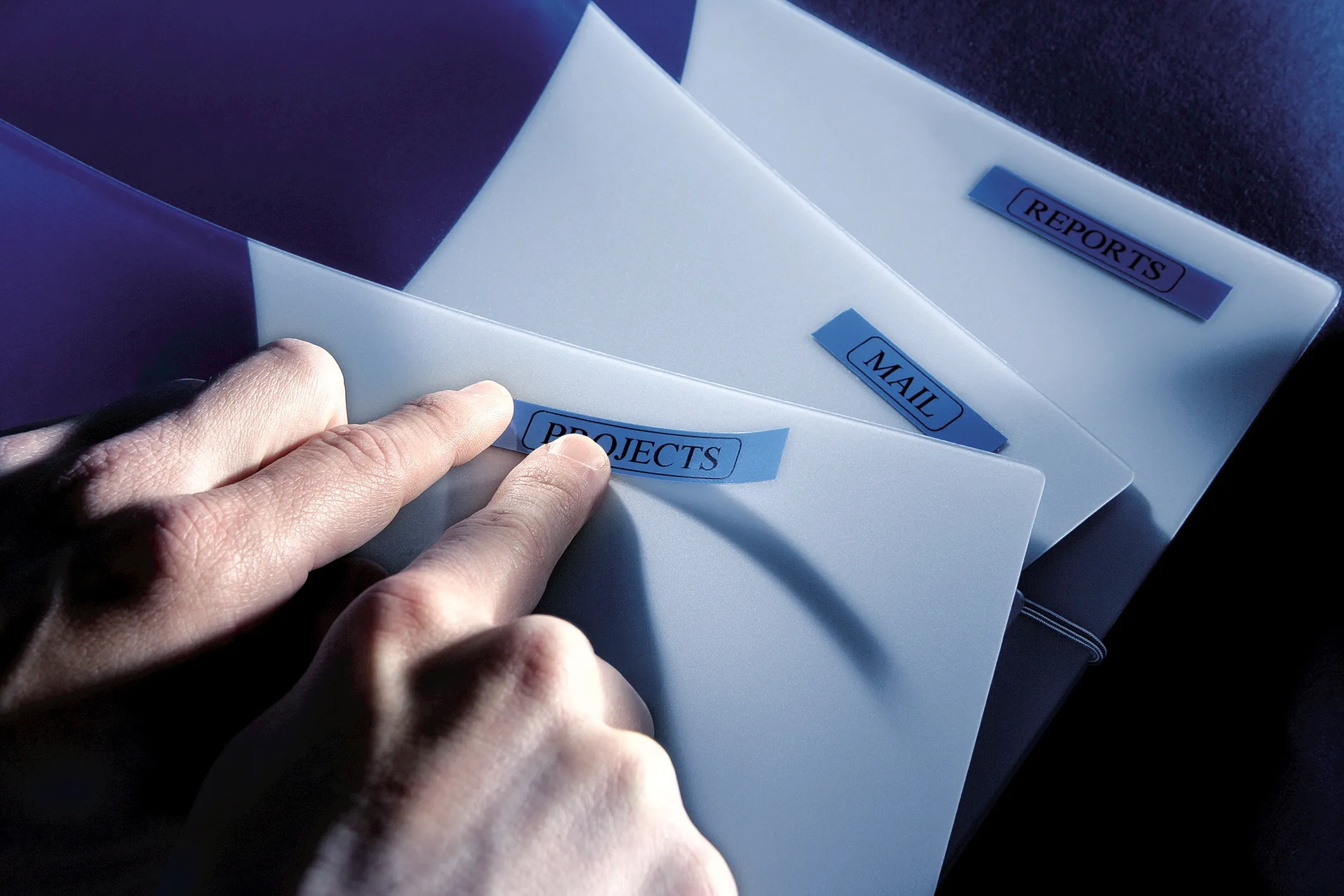 DYMO D1 m&auml;rktejp standard 19mm, svart p&aring; bl&aring;tt, 7m rulle (45806)