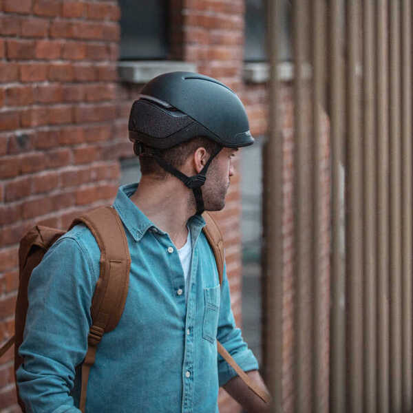UNIT 1 FARO Blackbird helmet with MIPS & remote Large