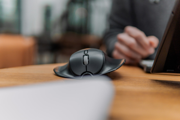 HandshoeMouse Shift Medium Bluetooth