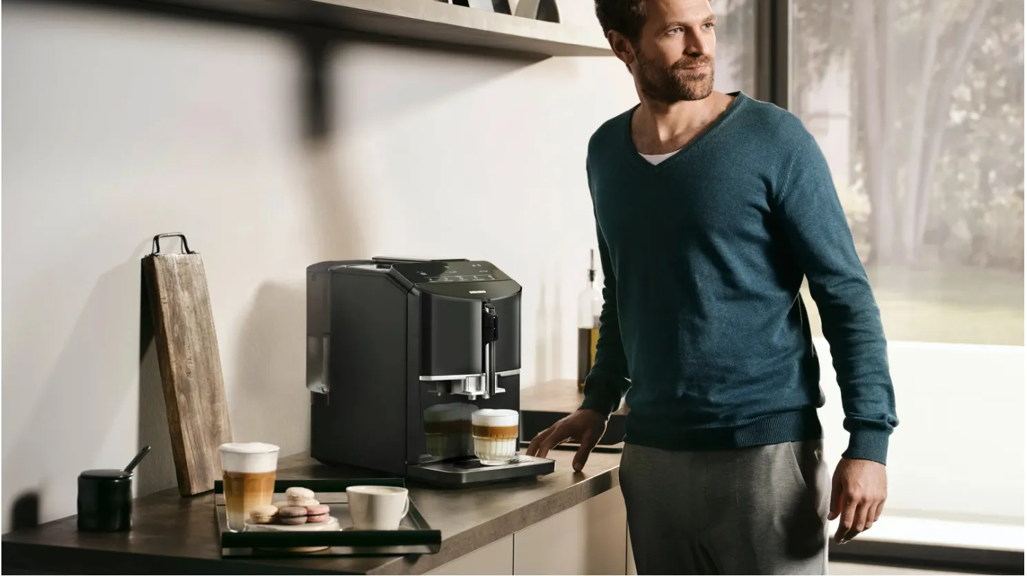 Siemens EQ.300 TF301E19 -t&auml;ysautomaattinen espressokone, musta