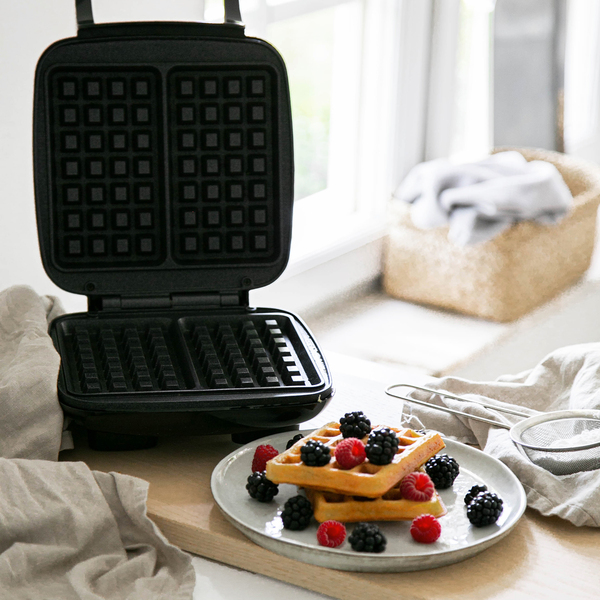 Champion CHBW400 Double Belgian Waffle Maker - Black - 1000 Watt