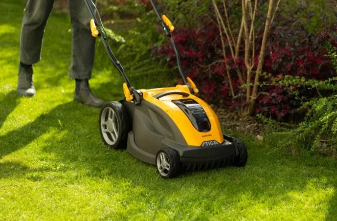 Stiga Combi 340e Kit Cordless Lawnmower 48 V 4 Ah 38 cm 40 l