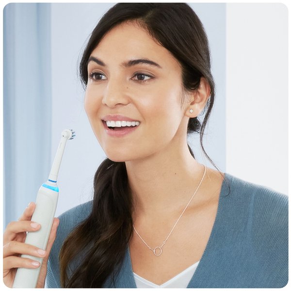 BRAUN S&Auml;HK&Ouml;HAMMASHARJA ORAL-B GENIUS 9000 Hopea. Uusi kevyt ja siro runko. Tehokas lithiumi-akku. 10 500 kierrosta ja 40 000 syk&auml;yst&auml;/min.  Lataava USB-kotelo,