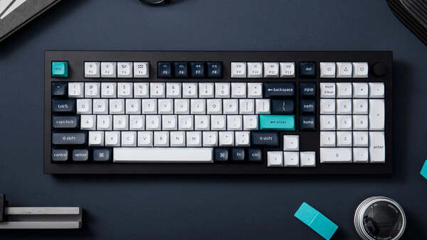 Keychron Q5 Max -langaton mekaaninen pelin&auml;pp&auml;imist&ouml;, Gateron Jupiter Banana, Carbon Black