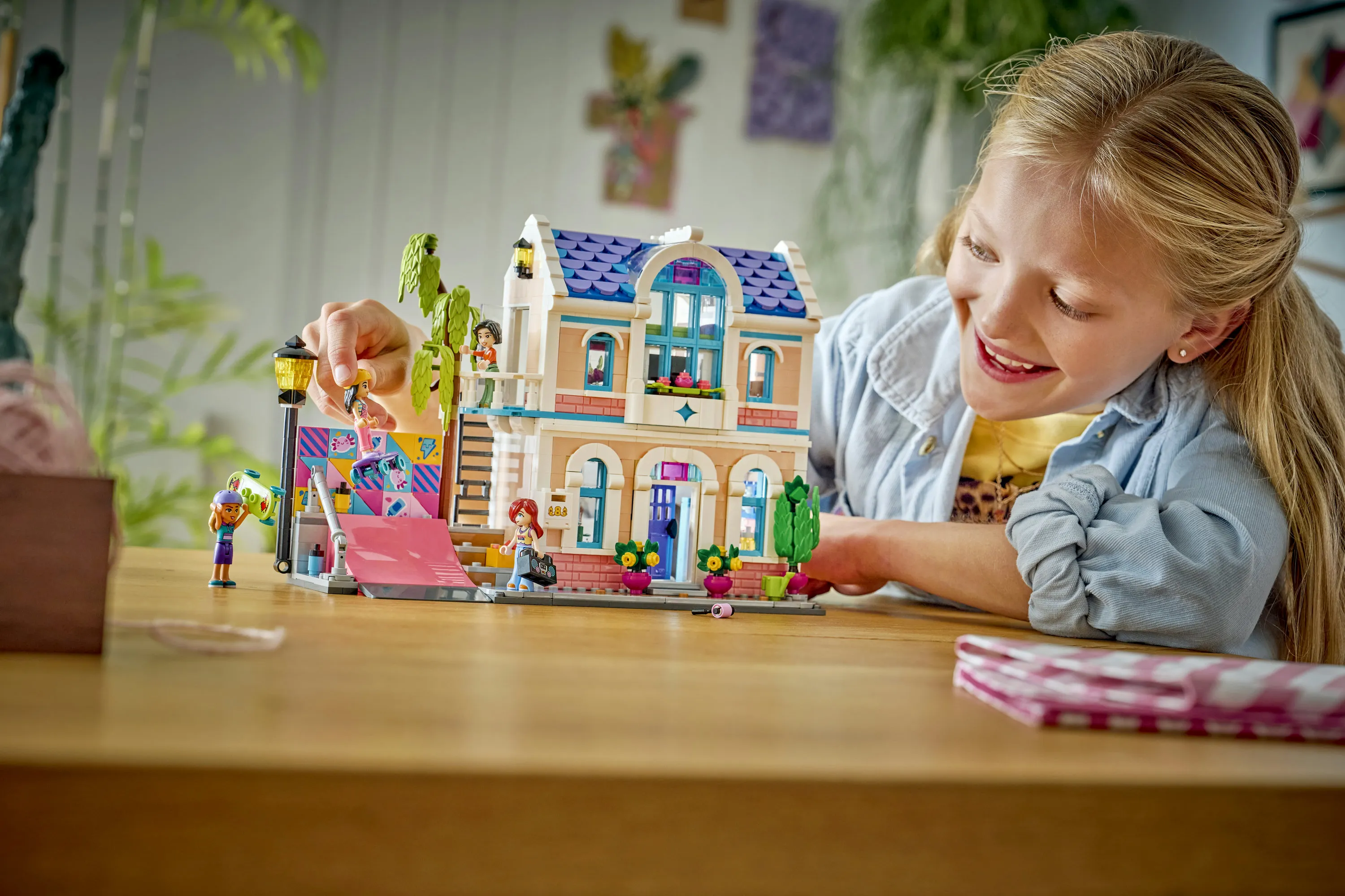 LEGO Friends Liann's Family House 42687