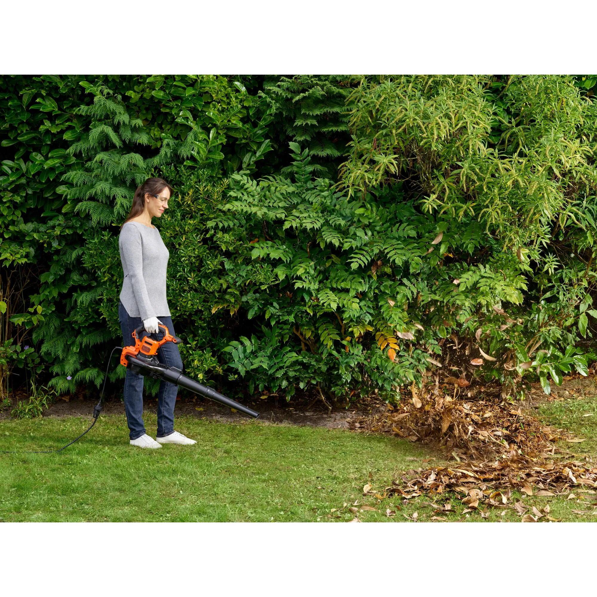BLACK + DECKER 3-in-1 electric leaf vacuum BEBLV301-QS, leaf vacuum / leaf blower&nbsp;(black / orange, 3,000 watts)