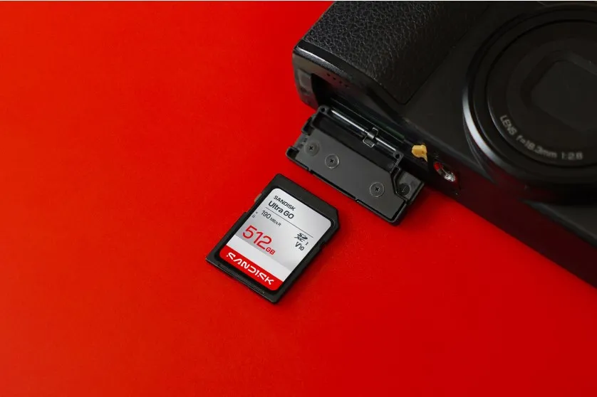 SanDisk Ultra 512 Gt SDXC UHS-I Class 10 U1 -muistikortti, musta ja punainen