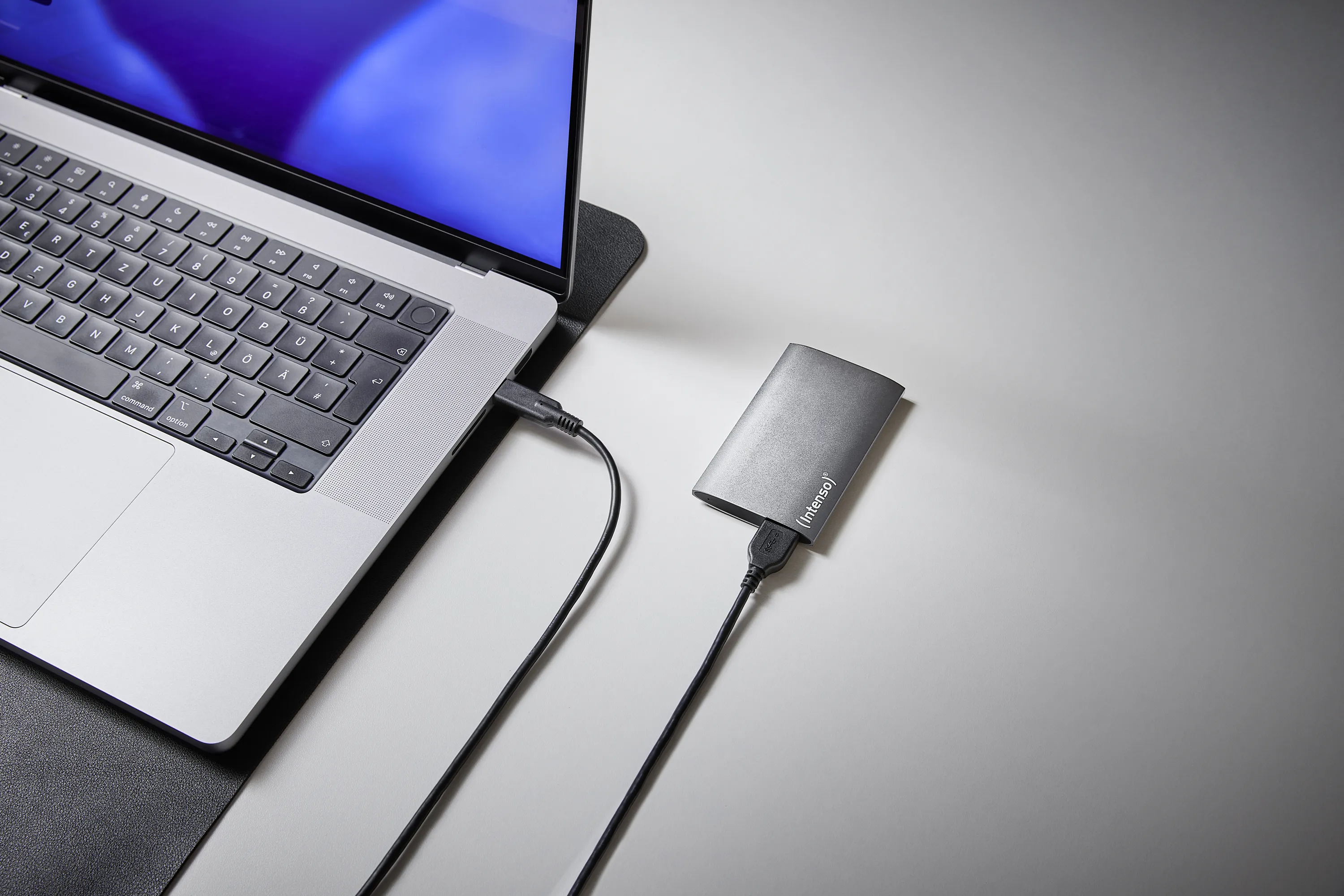 Intenso Premium Edition 512 GB extern SSD med USB 3.2 Gen 1 (USB-A), portabel, st&ouml;tt&aring;lig, Anthracite