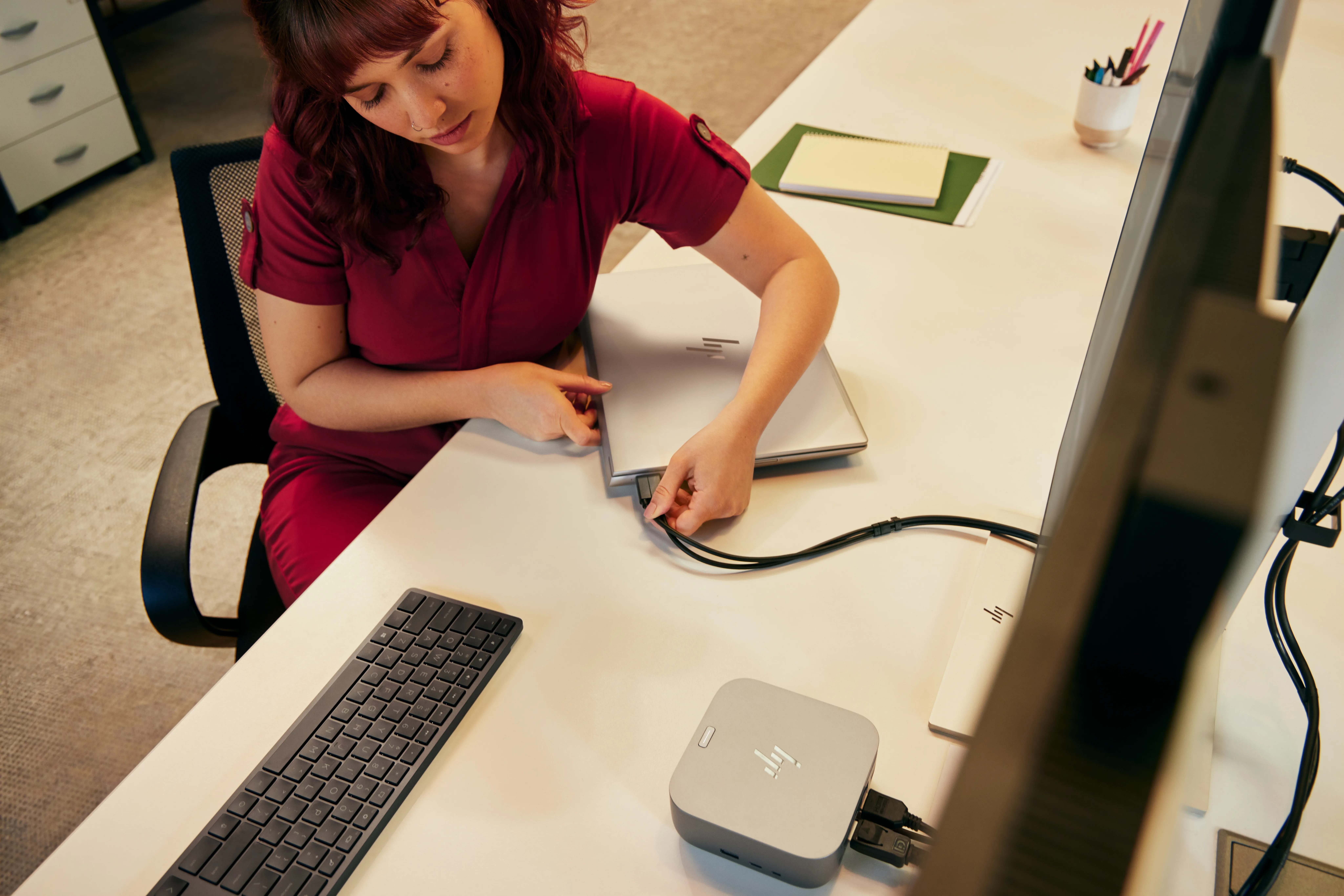 HP 975 Dual-Mode -langaton n&auml;pp&auml;imist&ouml;, Musta (suomalainen)