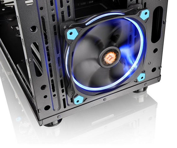 Thermaltake Core X31 TG Midi Tower toolless installation