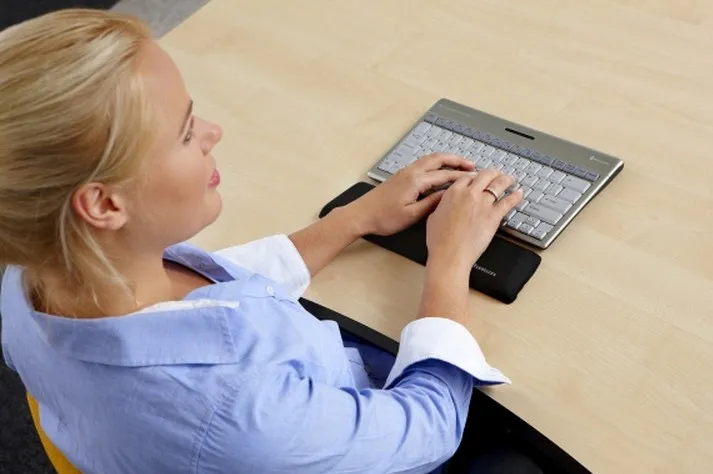 BakkerElkhuizen Trapezium Ergo Wrist Rest Compact Black