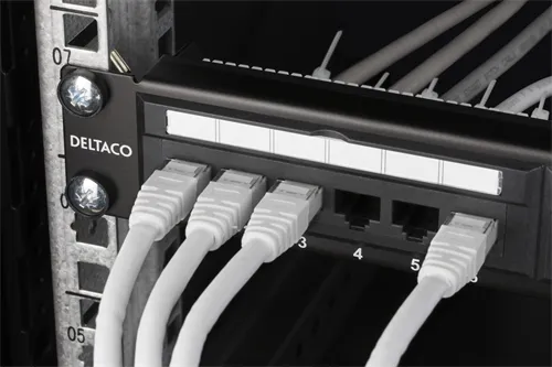 DELTACO UTP-kytkentäpaneli, 24xRJ45, Cat6, Krone-rimat, 1U, 19", musta
