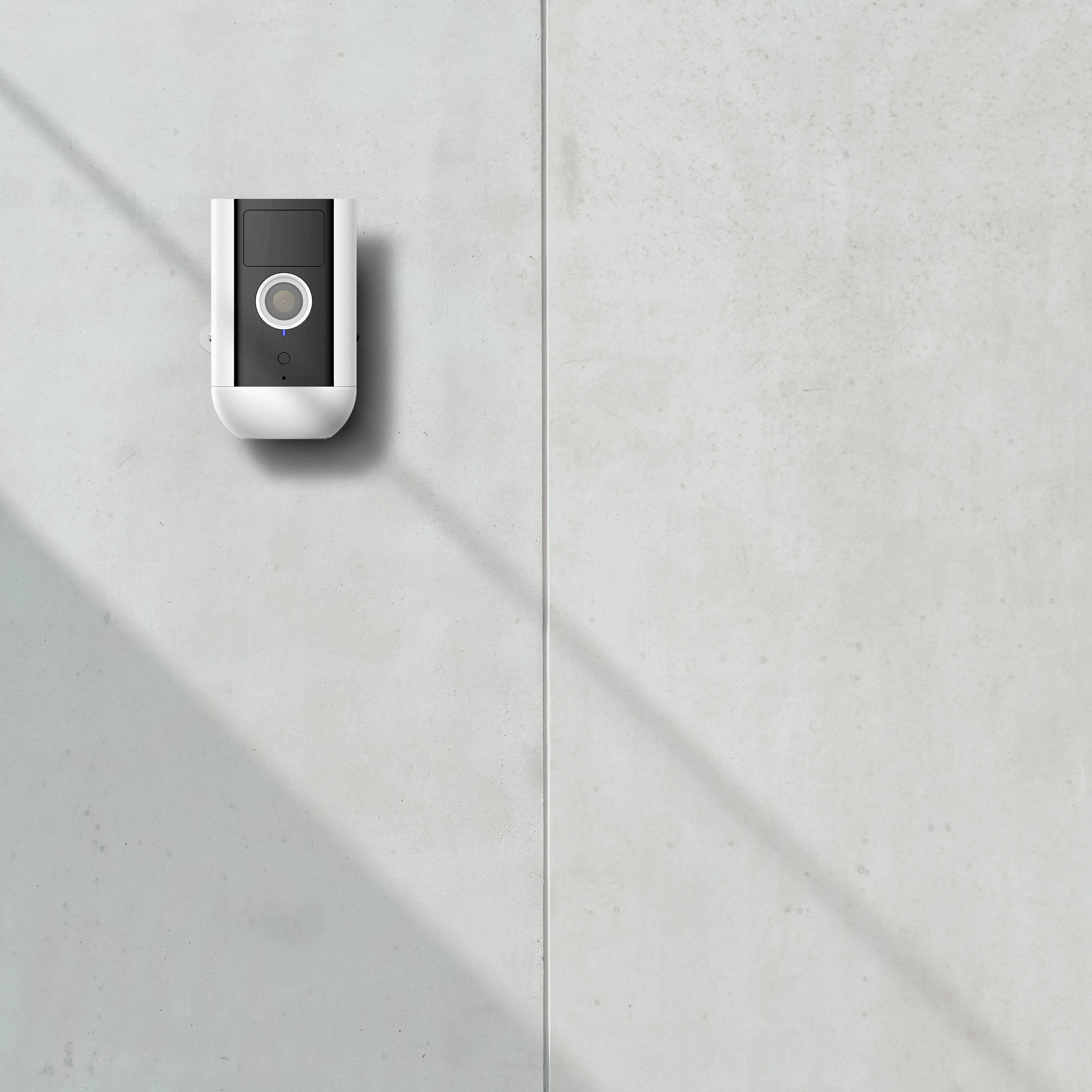 Deltaco Smart Home Battery powered WiFi camera for outdoor use IP54, 2MP, white