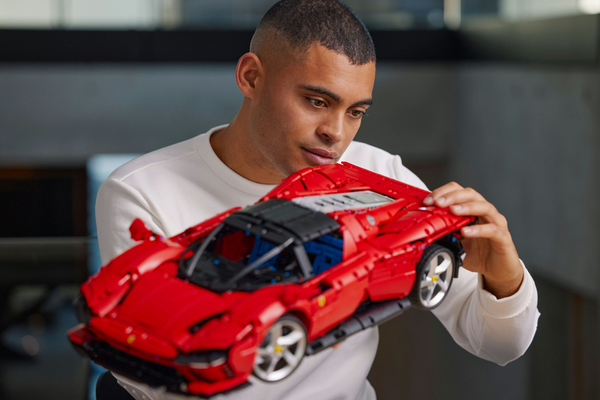 Lego Technic Ferrari Daytona SP3 42143