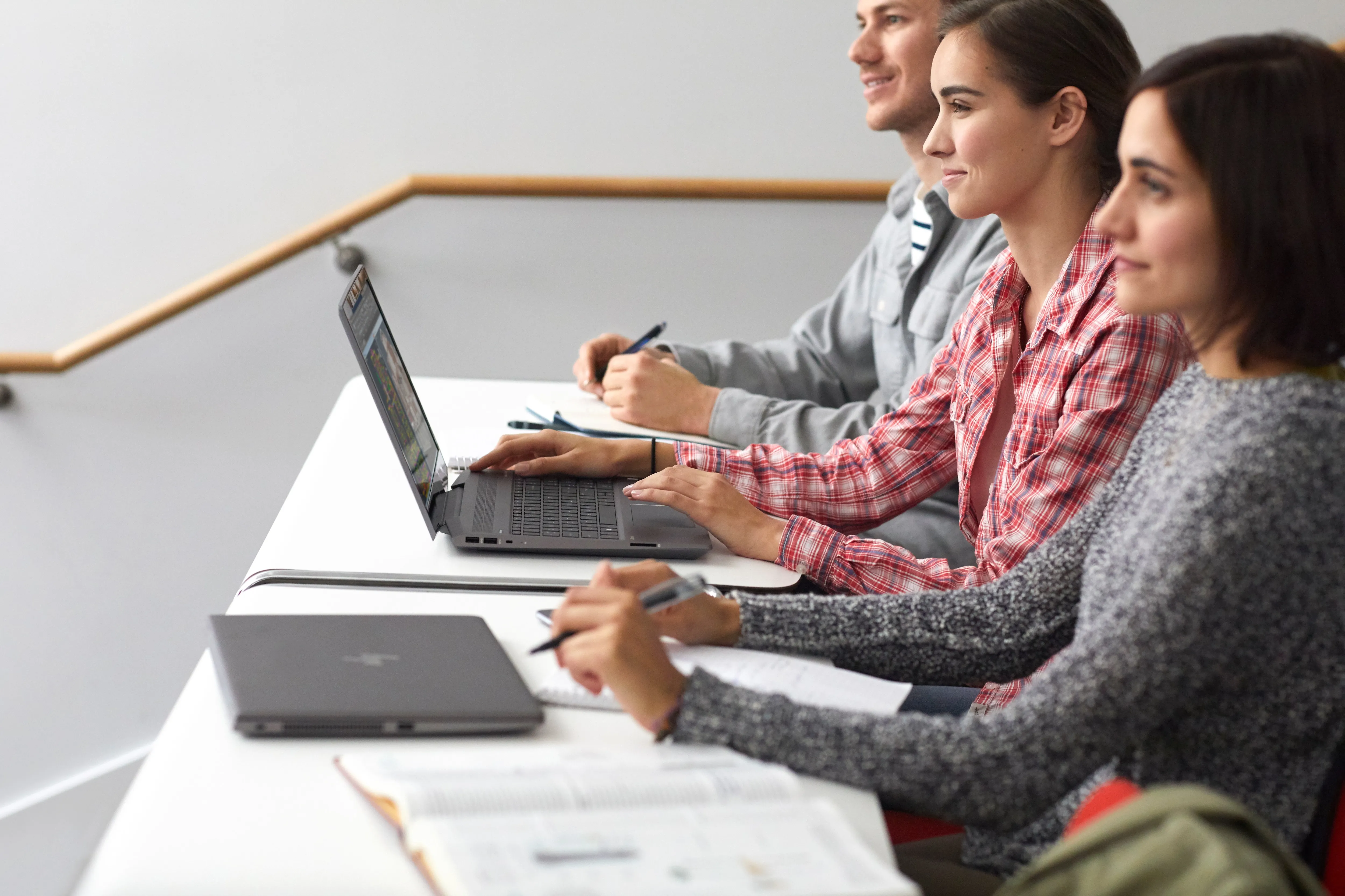 HP ZB15vG5 i7-9750H 15.6 8GB/256 PC Intel i7-9750H, 15.6 FHD AG LED UWVA, DSC, Webcam, 8GB DDR4, 256GB SSD, AC+BT, 4C Batt, FPR, W10 Pro64, 1yr Wrty"