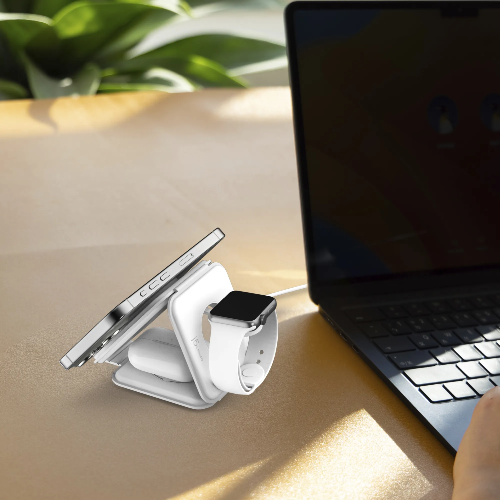 J5create Qi2 3-in-1 Magnetic Travel - Wireless Charging Station