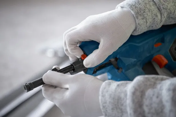 Bosch GNB 18V-38 - concrete nailer