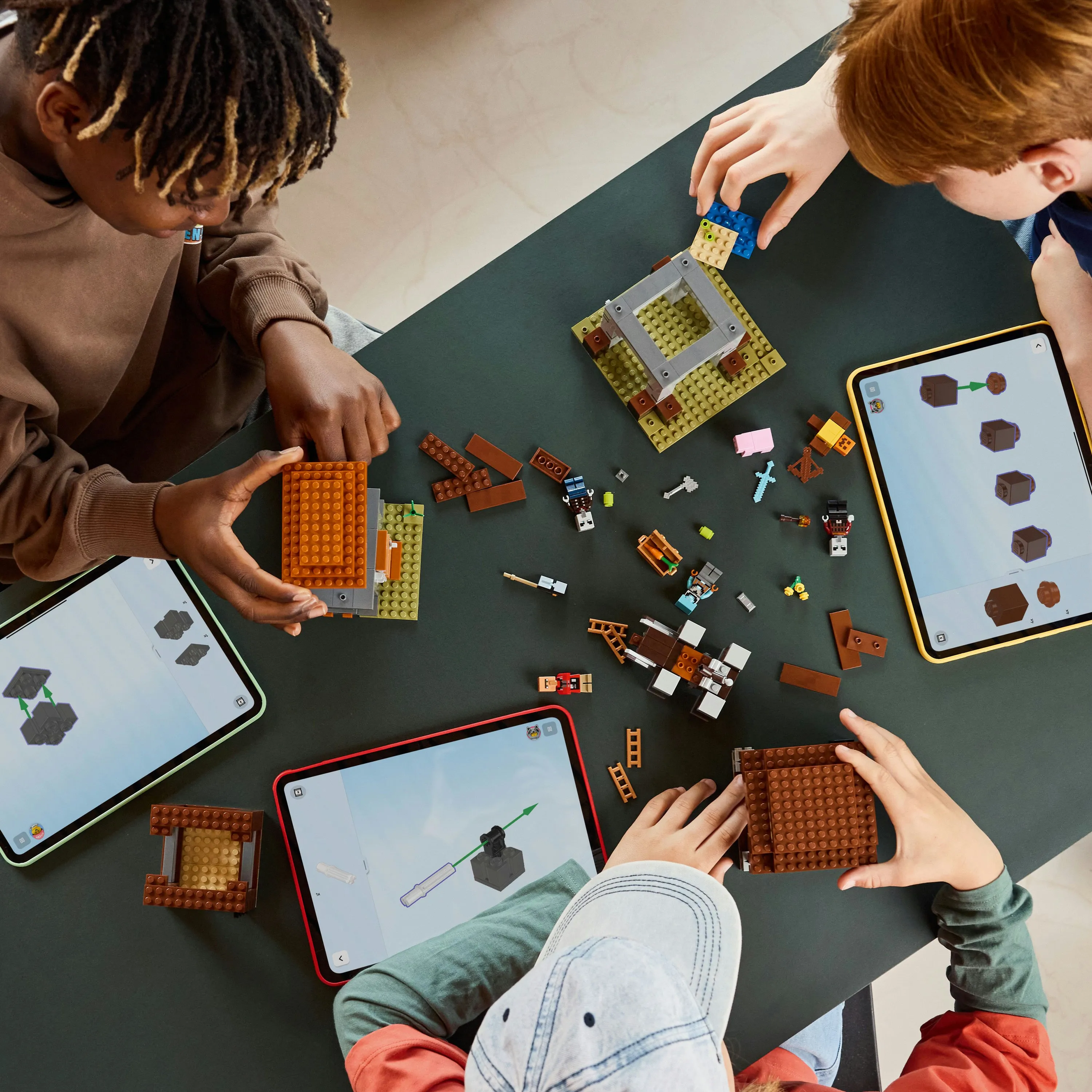 LEGO Minecraft Ravager F&ouml;rsvarsutpost och Purifier Savannmonster 21278