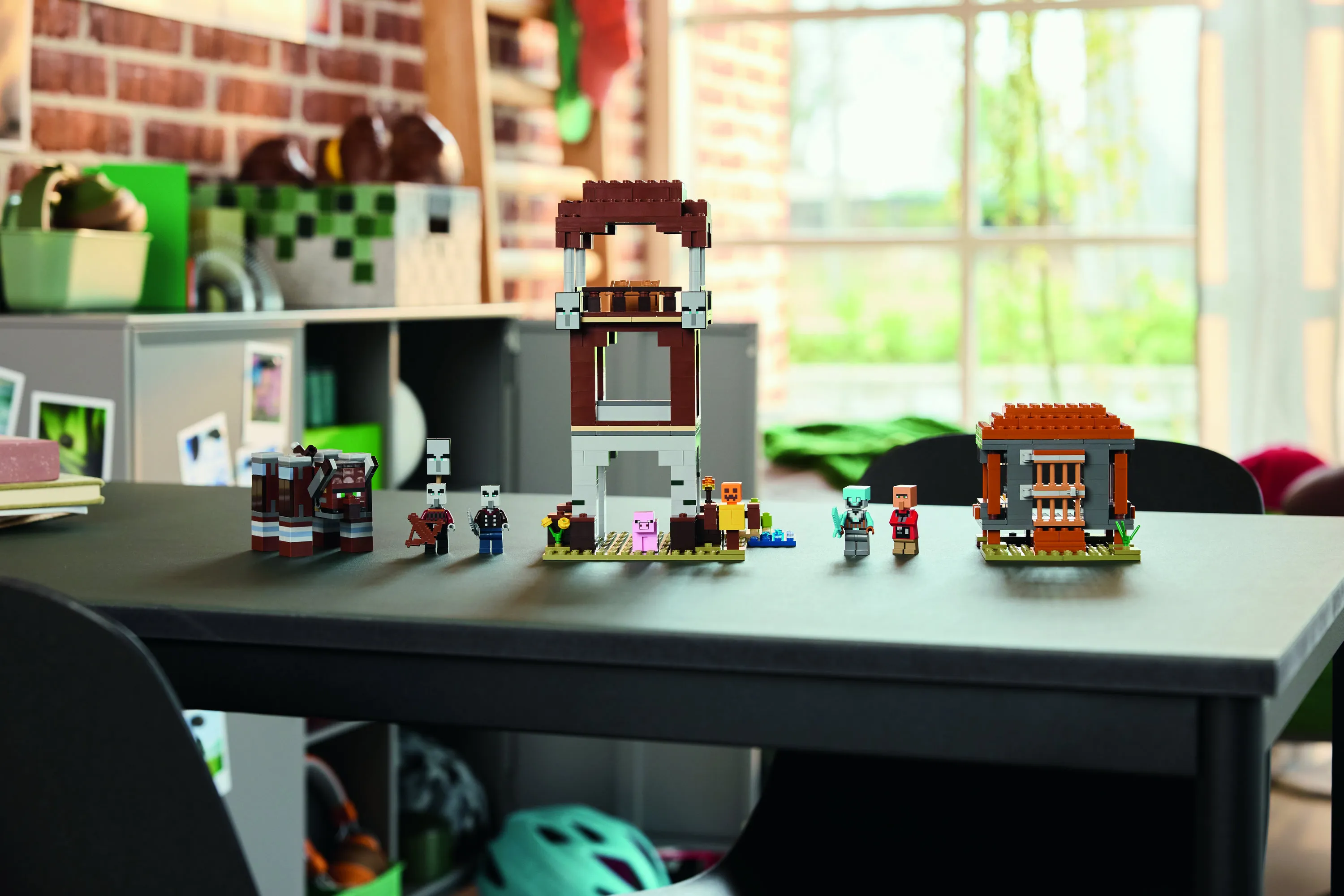 LEGO Minecraft Ravager Front Outpost and Savanna Monster 21278