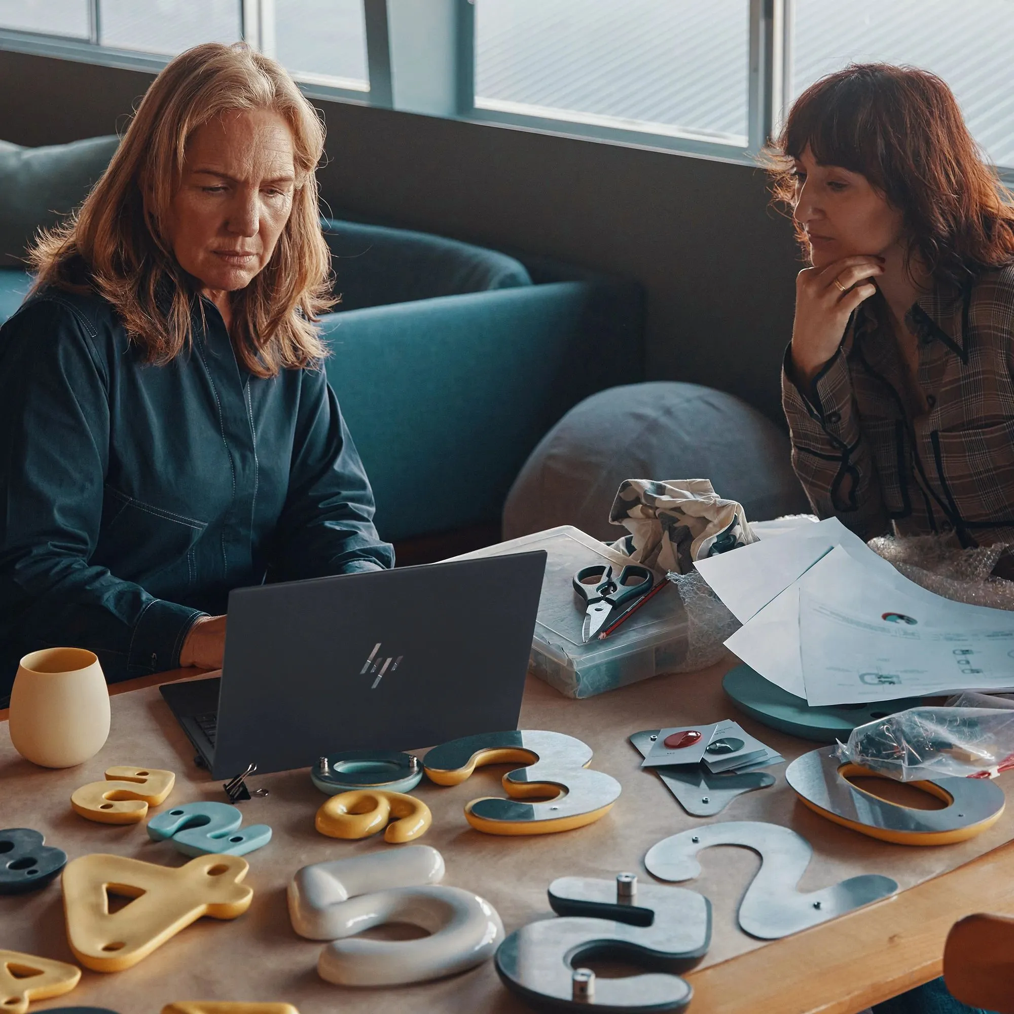 HP 13.5" Dragonfly G4. Intel Core i5-1335U, 16GB Ram, 512GB SSD, LTE 5G, Windows 11 Pro - notebook