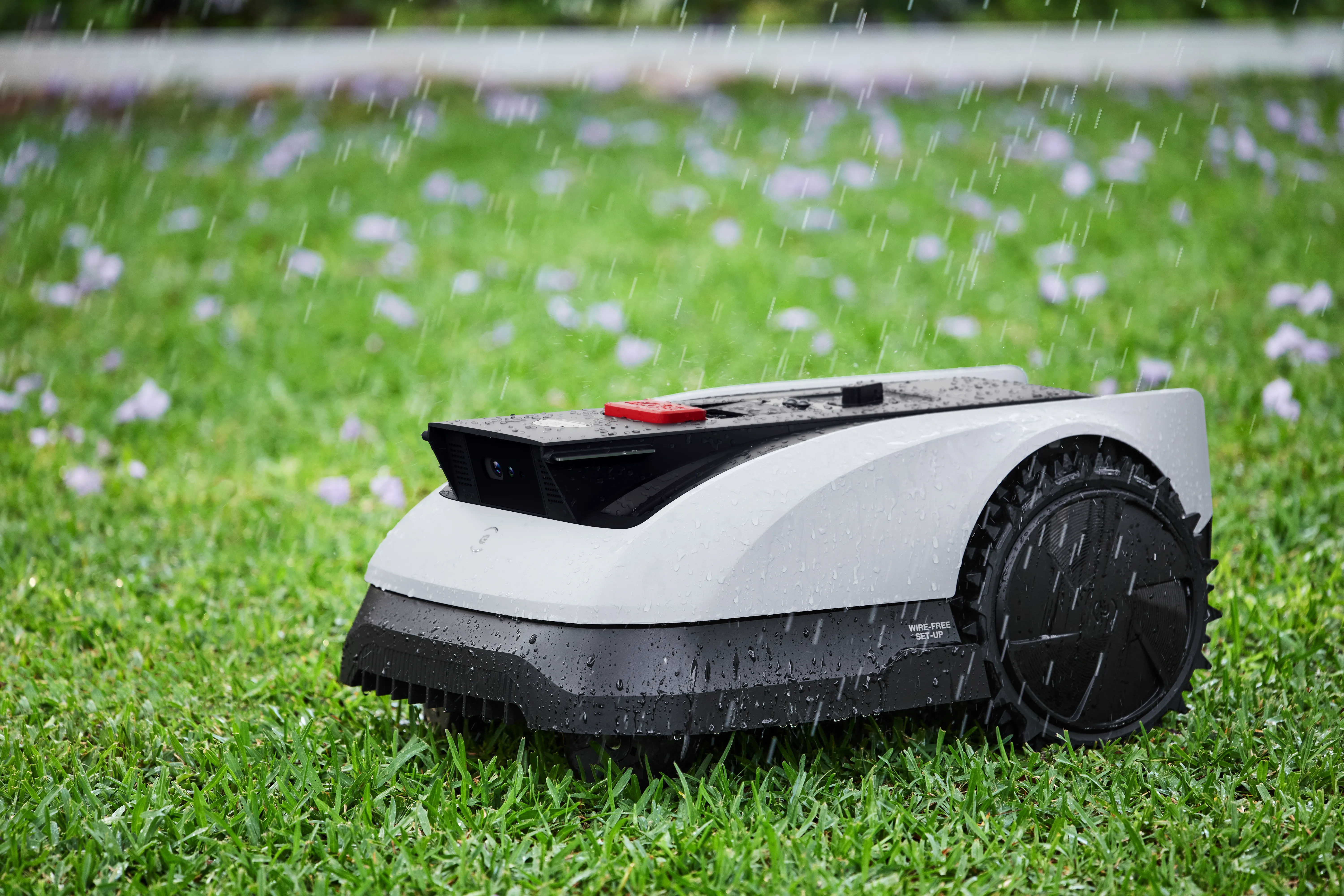Ecovacs GOAT O800 RTK 800 m² - robotic lawn mover