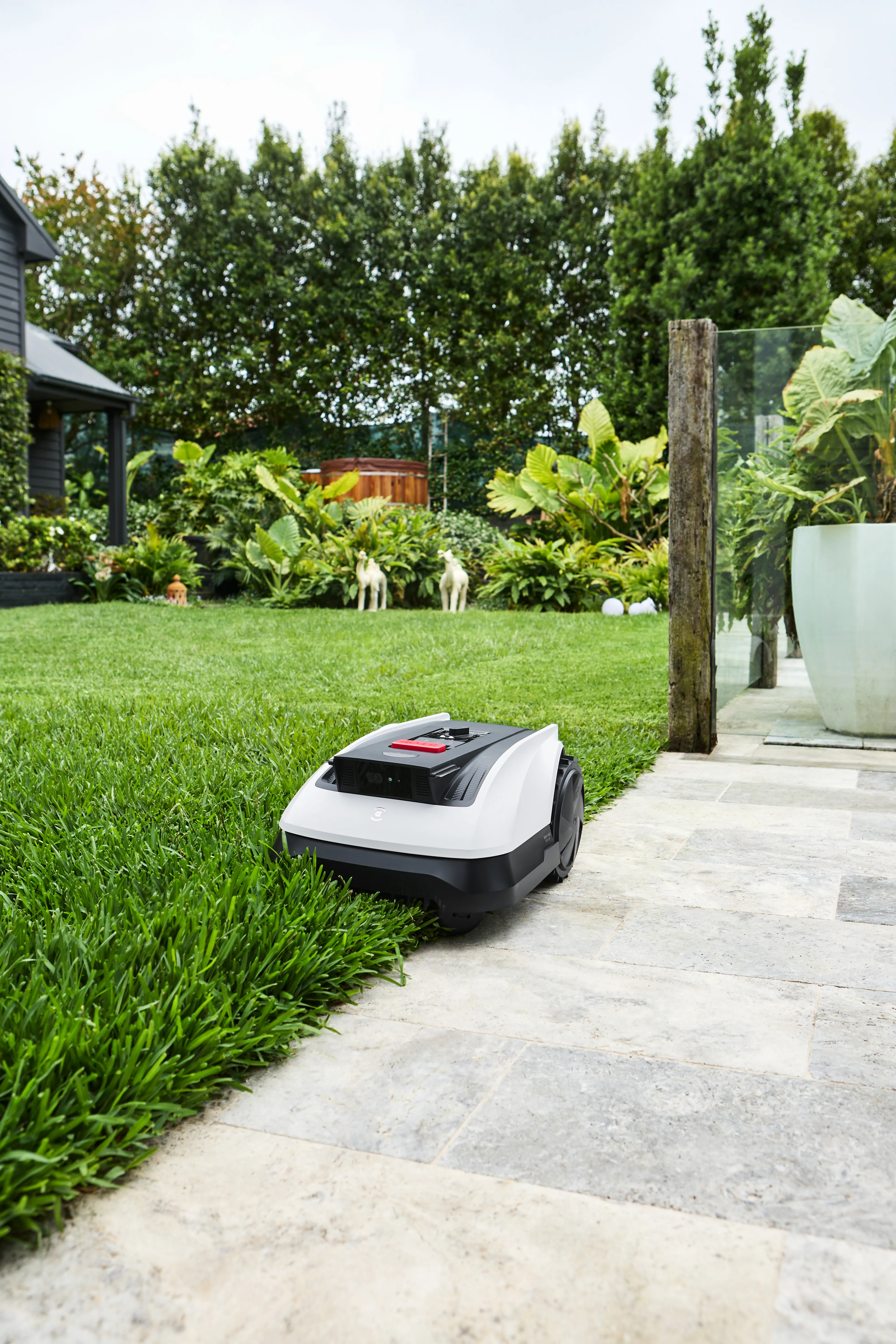 Ecovacs GOAT O800 RTK 800 m&sup2; - robotgr&auml;sklippare