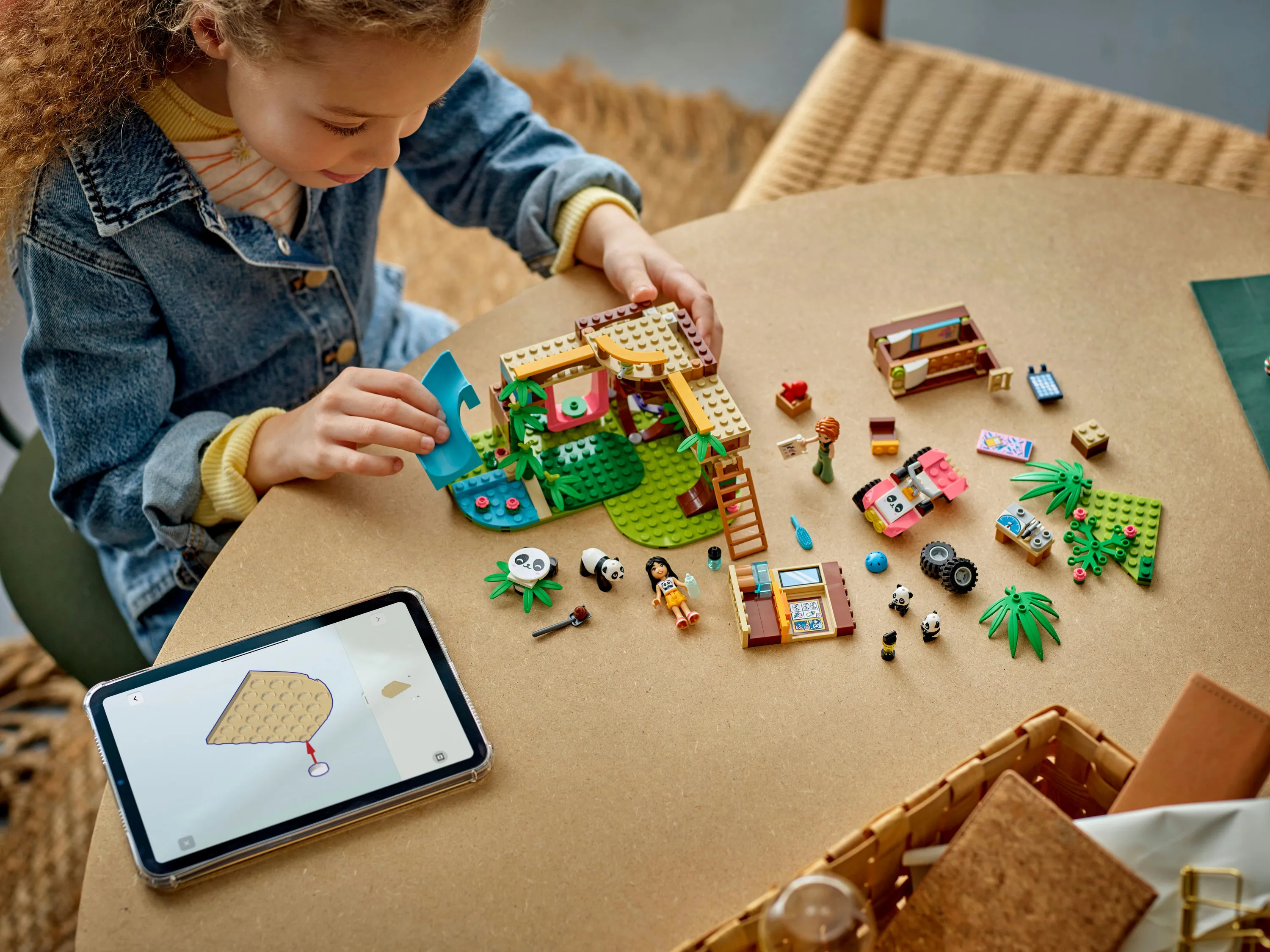 LEGO Friends Panda V&aring;rdstation 42648