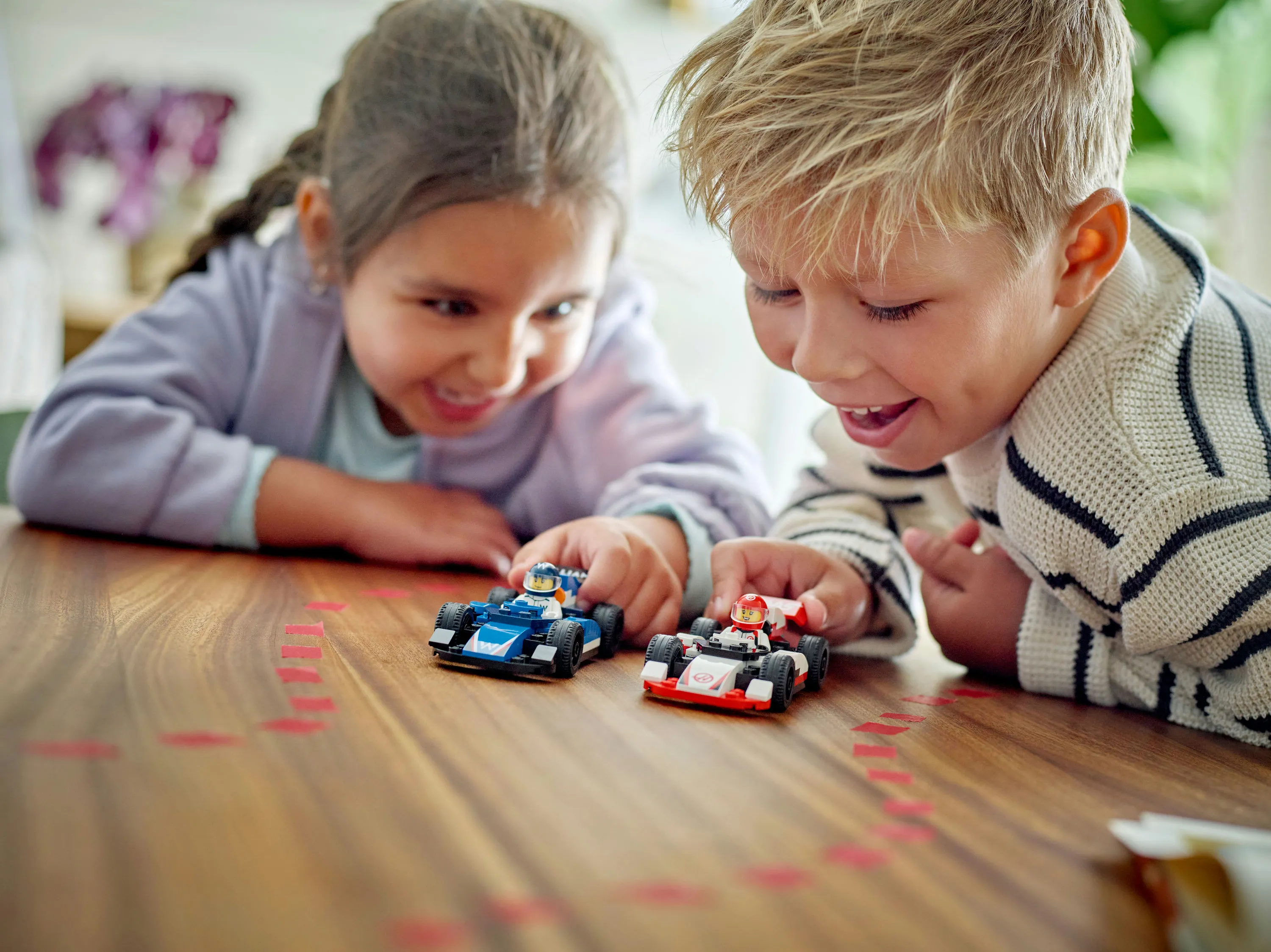 LEGO City F1-kilpa-autot Williams Racing ja Haas F1 60464