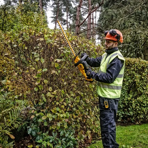 DeWALT DCMHT563N - Hedge trimmer
