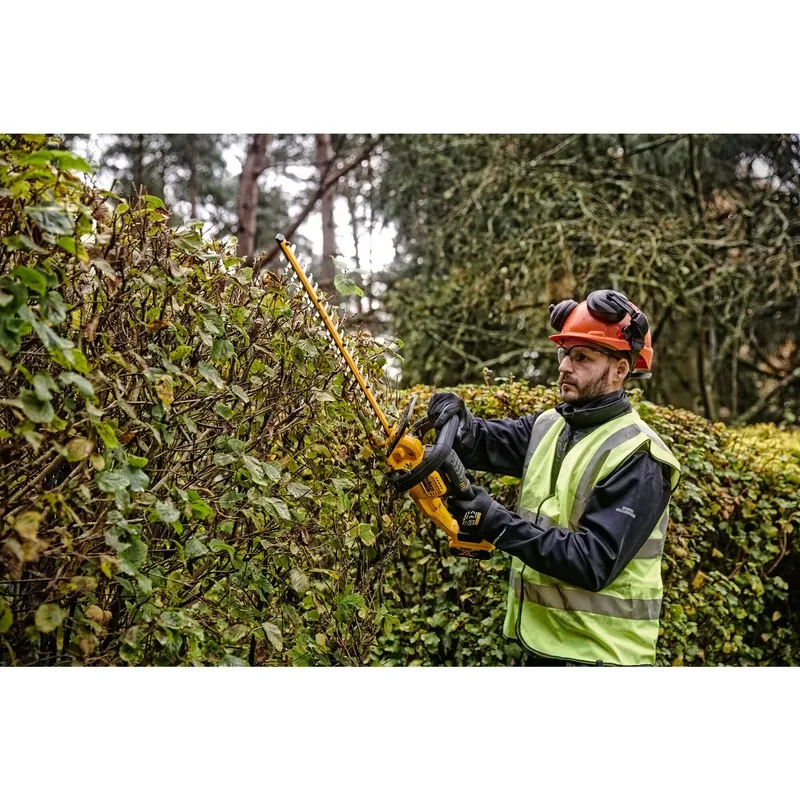 DeWALT DCMHT563N - Hedge trimmer