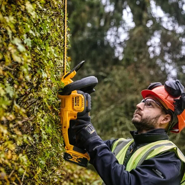 DeWALT DCMHT563N - Hedge trimmer