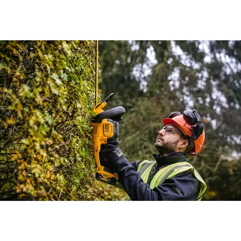 DeWALT DCMHT563N - Hedge trimmer