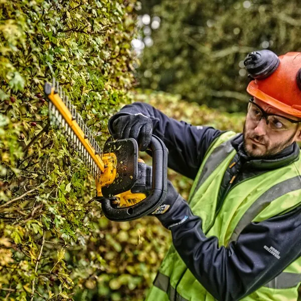 DeWALT DCMHT563N - Hedge trimmer