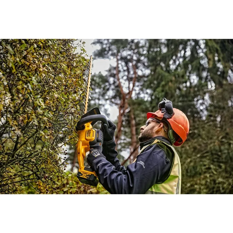 DeWALT DCMHT563N - Hedge trimmer