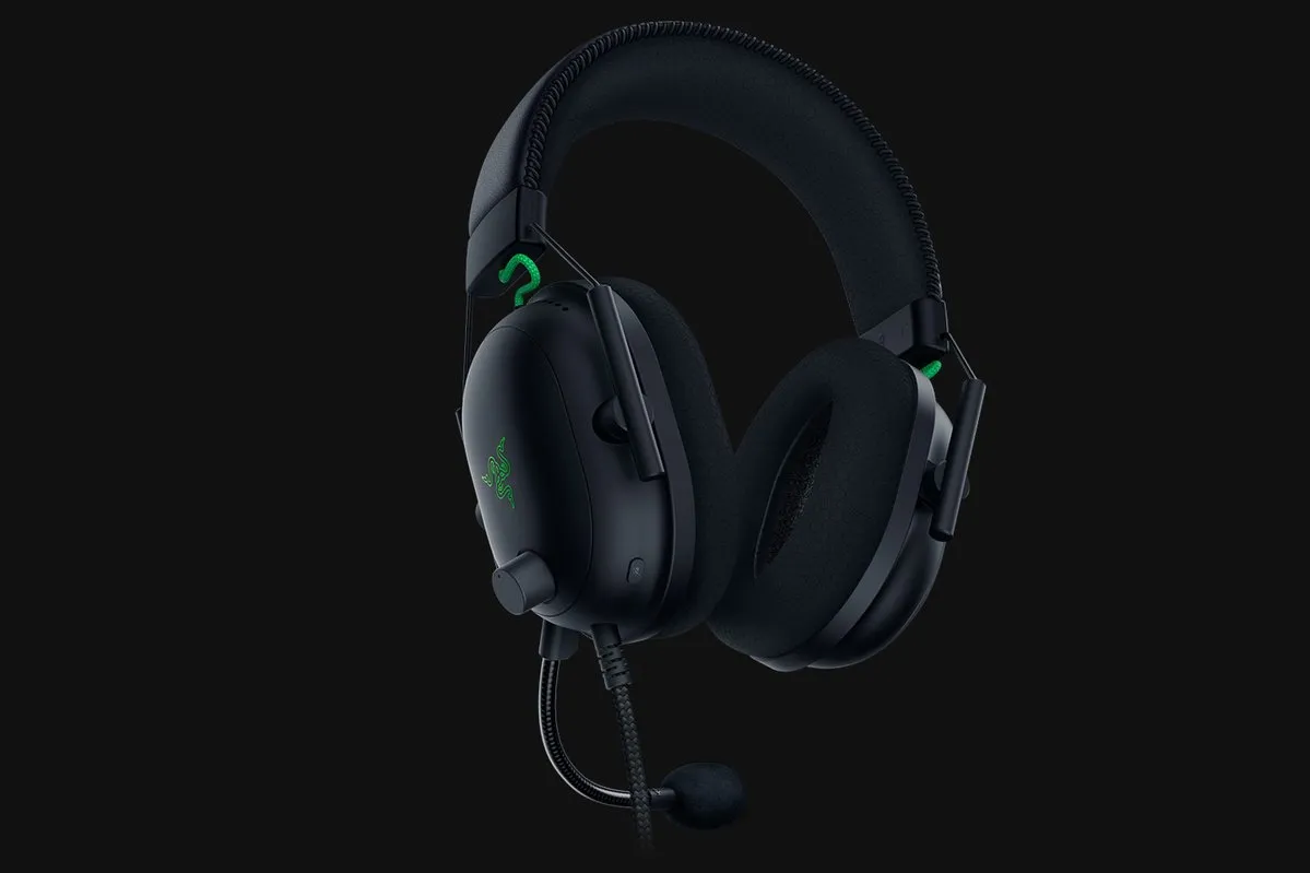 Razer Blackshark V2 + USB Mic Enhancer - gaming headset, black