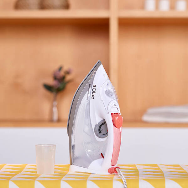 SOLAC Steam Iron