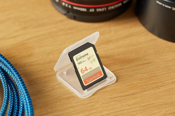 SanDisk Extreme PLUS 64 GB SDXC UHS-I U3 V30 kort, svart, guld