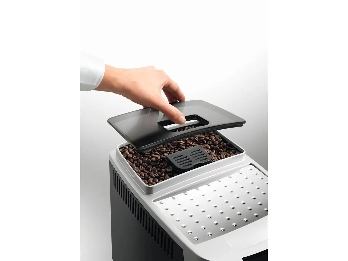 De'Longhi Magnifica S ECAM 22.110.SB Fully Automatic Espresso Machine, Black/Silver